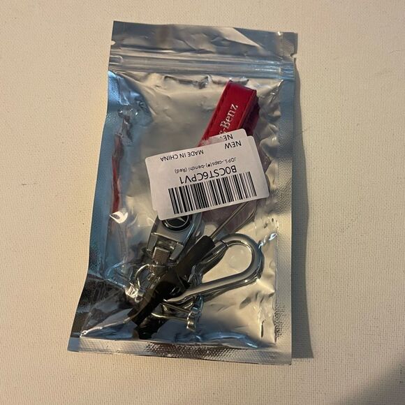 Mercedes Benz Logo Key Fob Keychain in Red Leather NWT - Picture 4 of 4